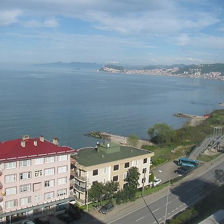 Yunuslu غيريسون أويغولاما أوتيلي المظهر الخارجي الصورة